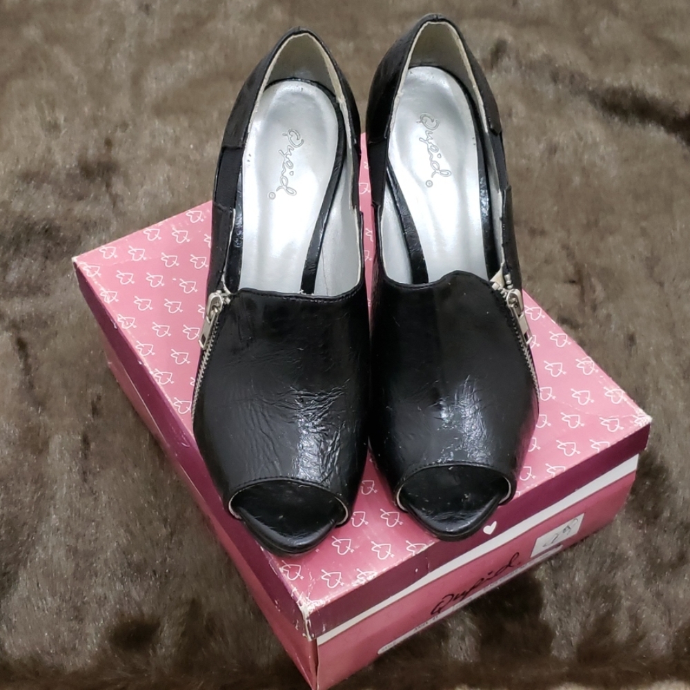 Shoes - Picture 5 of 5